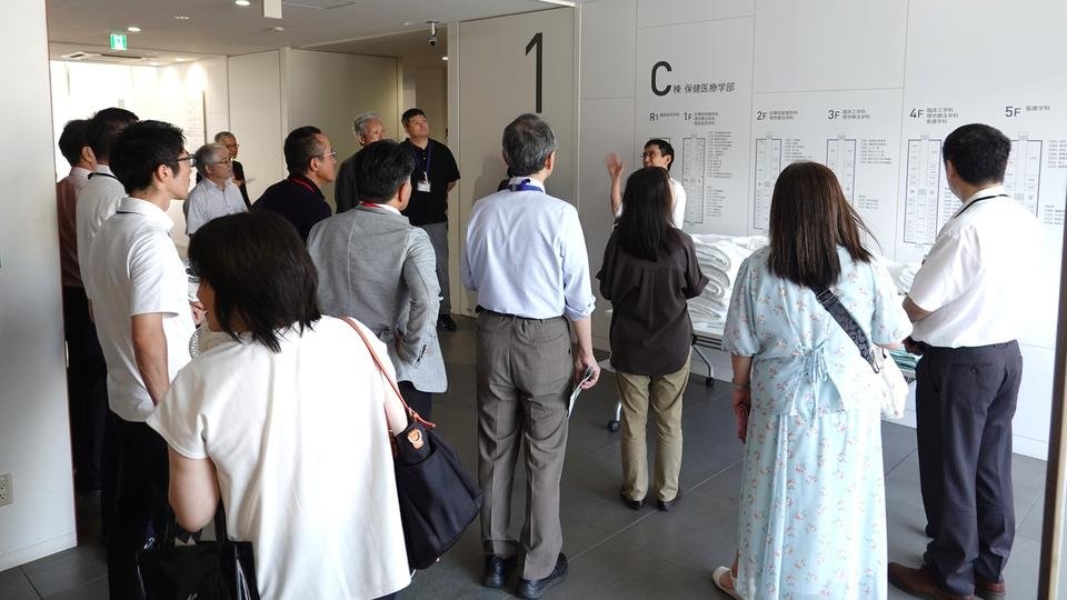 C棟施設見学の様子