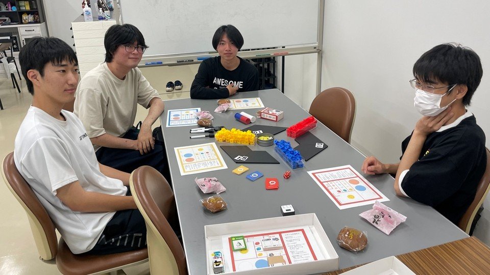 真剣に楽しむ参加者