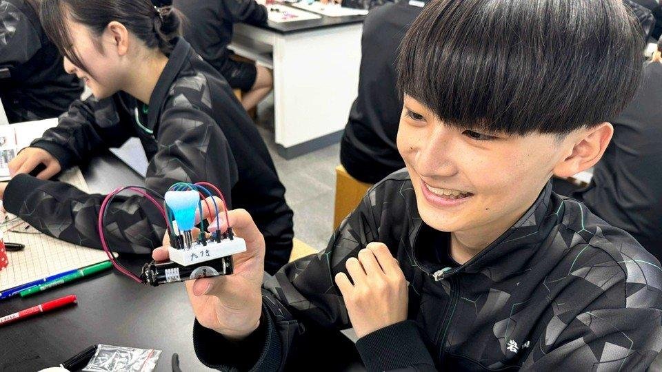 北海道科学大学高校で電気電子工学科 木村 尚仁教授が「理科実験」特別