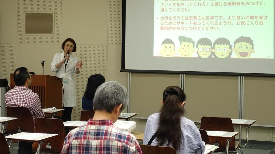 「正しい薬の使い方講座」をする山下 美妃 先生