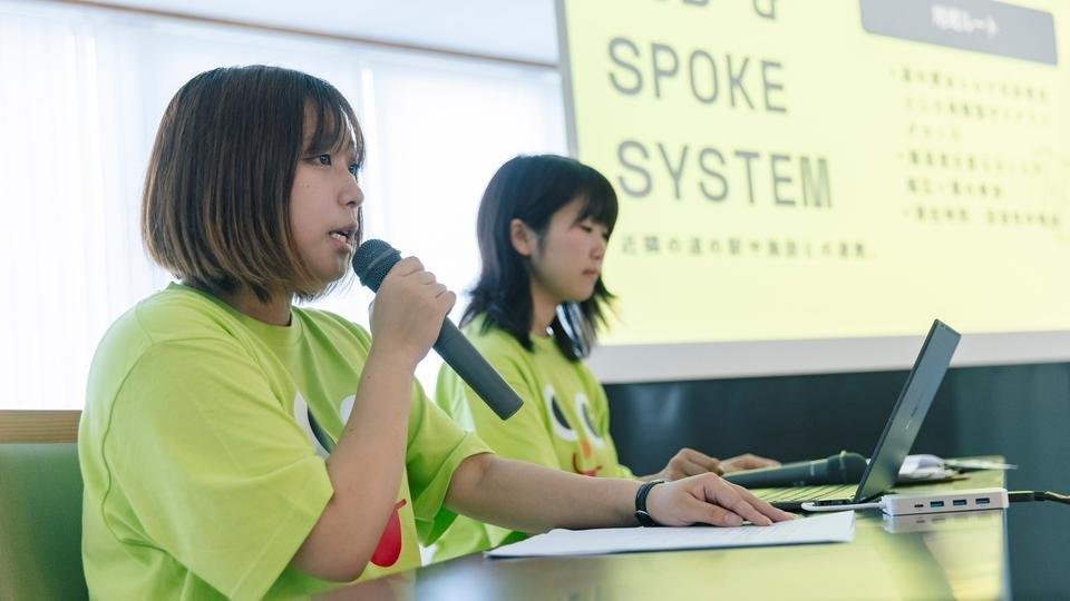 学生による活動報告の様子