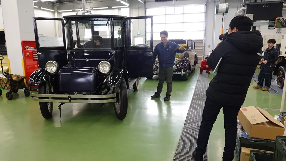 取材を受ける矢神ゼミの学生