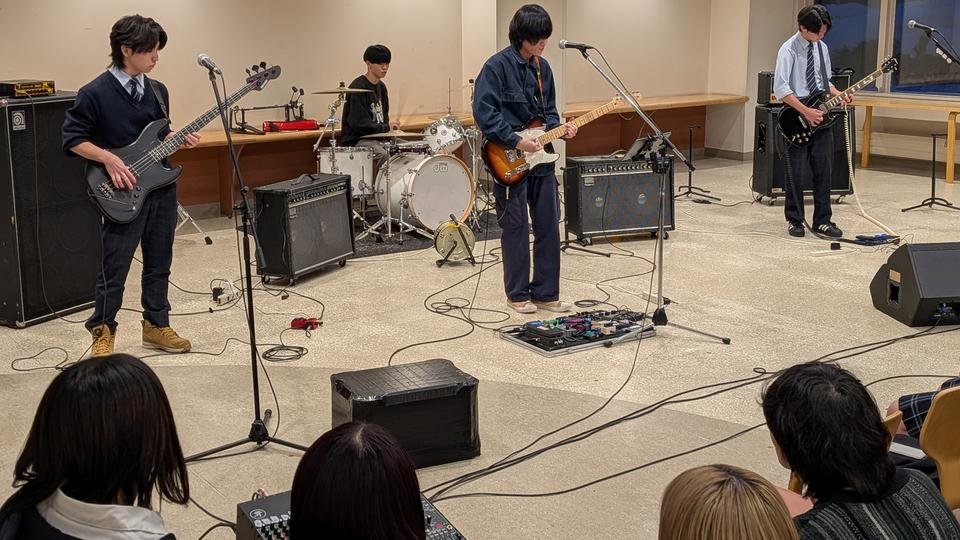 午後の部：対バンライブ