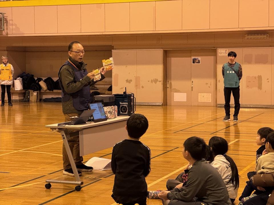 防災食を紹介している様子