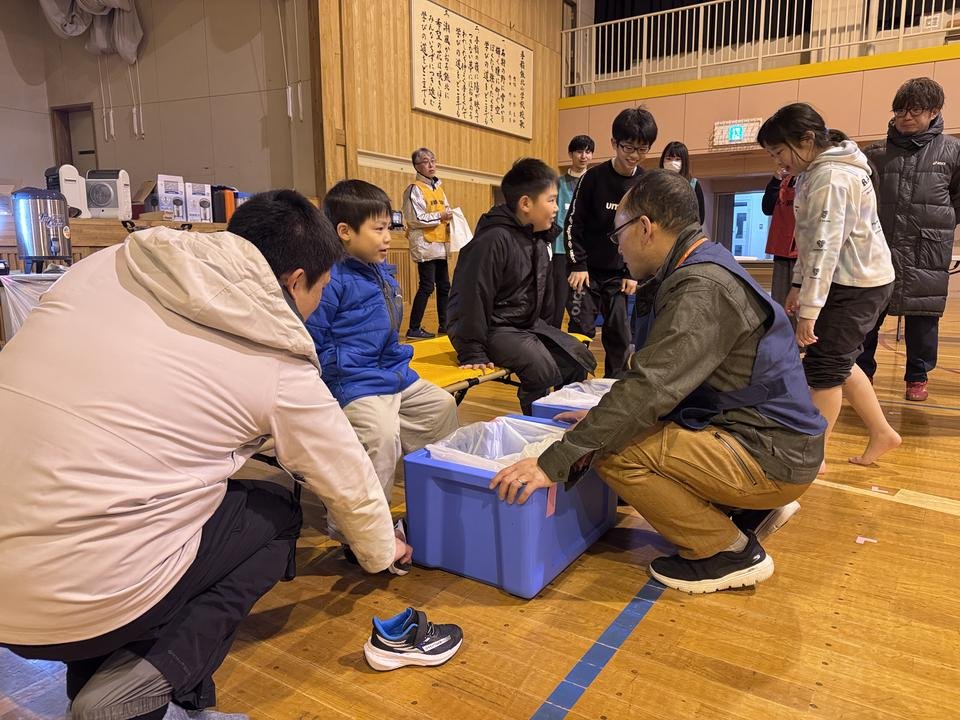 濡れない足湯体験の様子